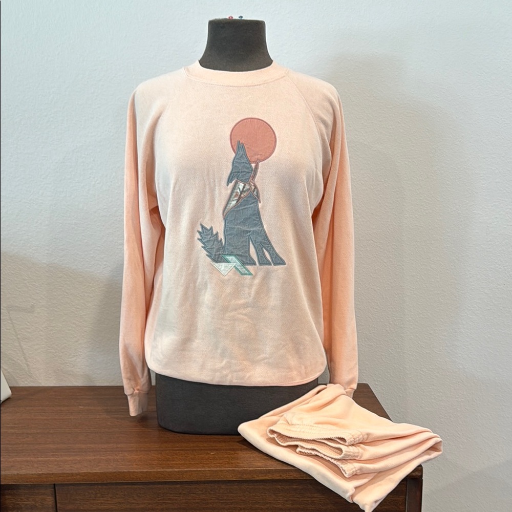 Vintage 90s Peach Long Sleeve Sweatshirt and pants with Wolf Graphic